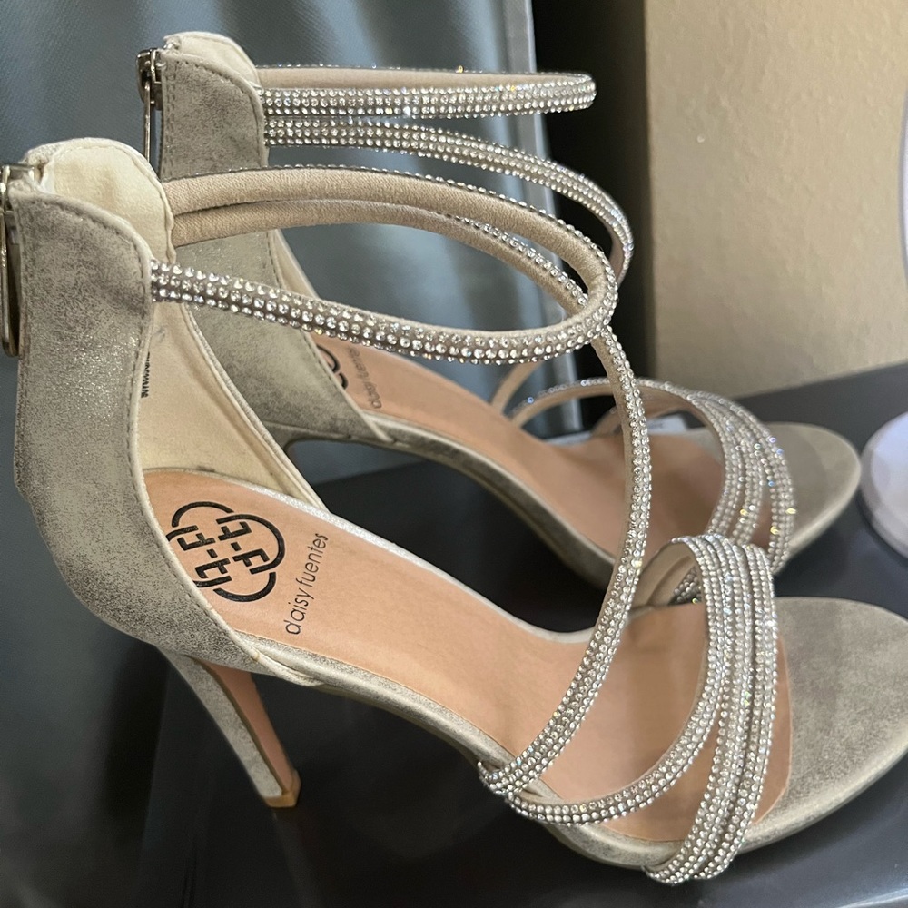 Brand new Rhinestone high heels from daisy fuentes. Size 8 in women’s